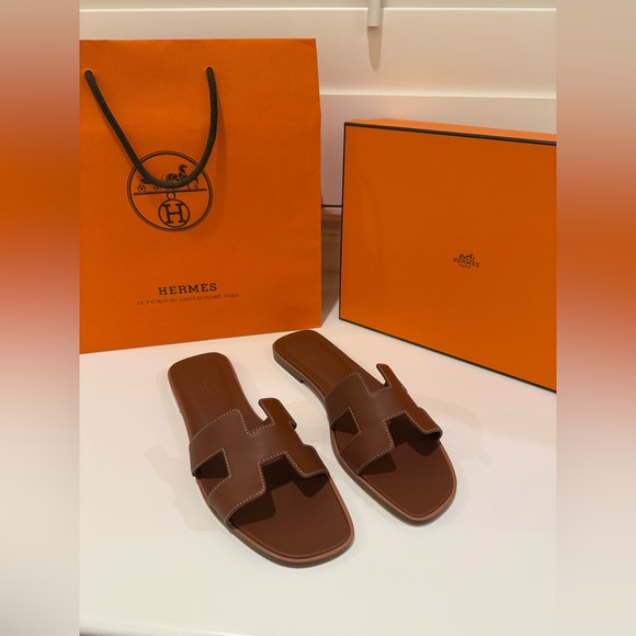 NEW Hermes Oran Sandals in Gold - Size 39.5